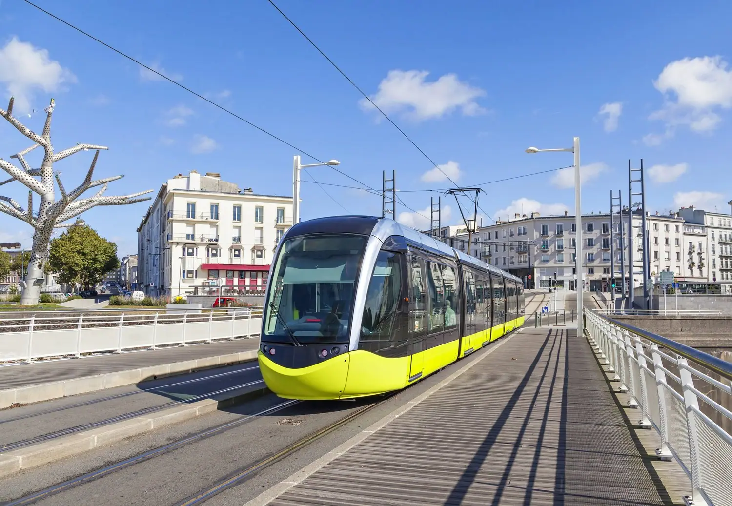 Modernizacja infrastruktury: plany rozwoju komunikacji miejskiej