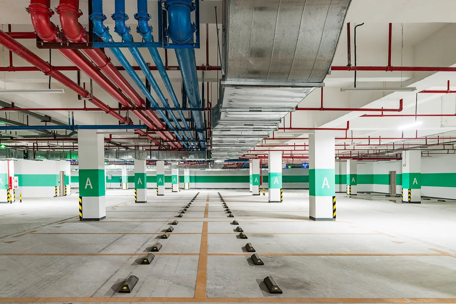 Bezpieczeństwo pożarowe w parkingach podziemnych: modernizacja systemów