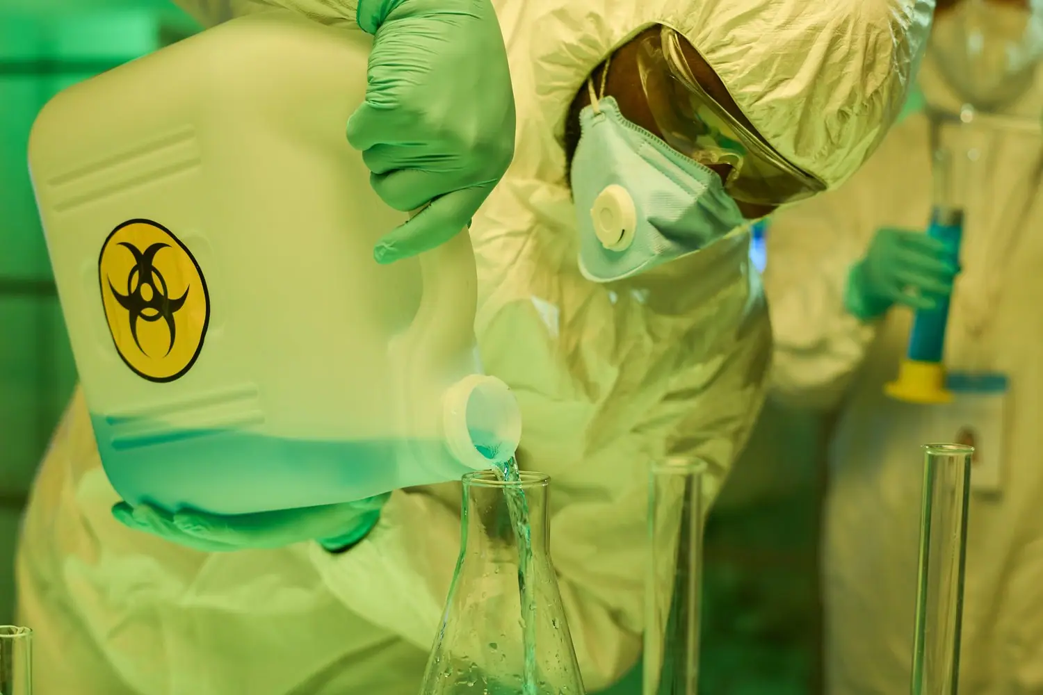 Dekontaminacja po akcjach chemicznych: nowe protokoły bezpieczeństwa