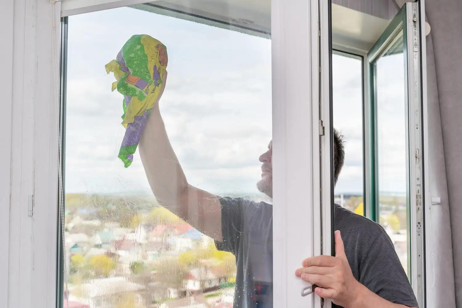 Jak skutecznie uszczelnić okna przed zimą - krok po kroku