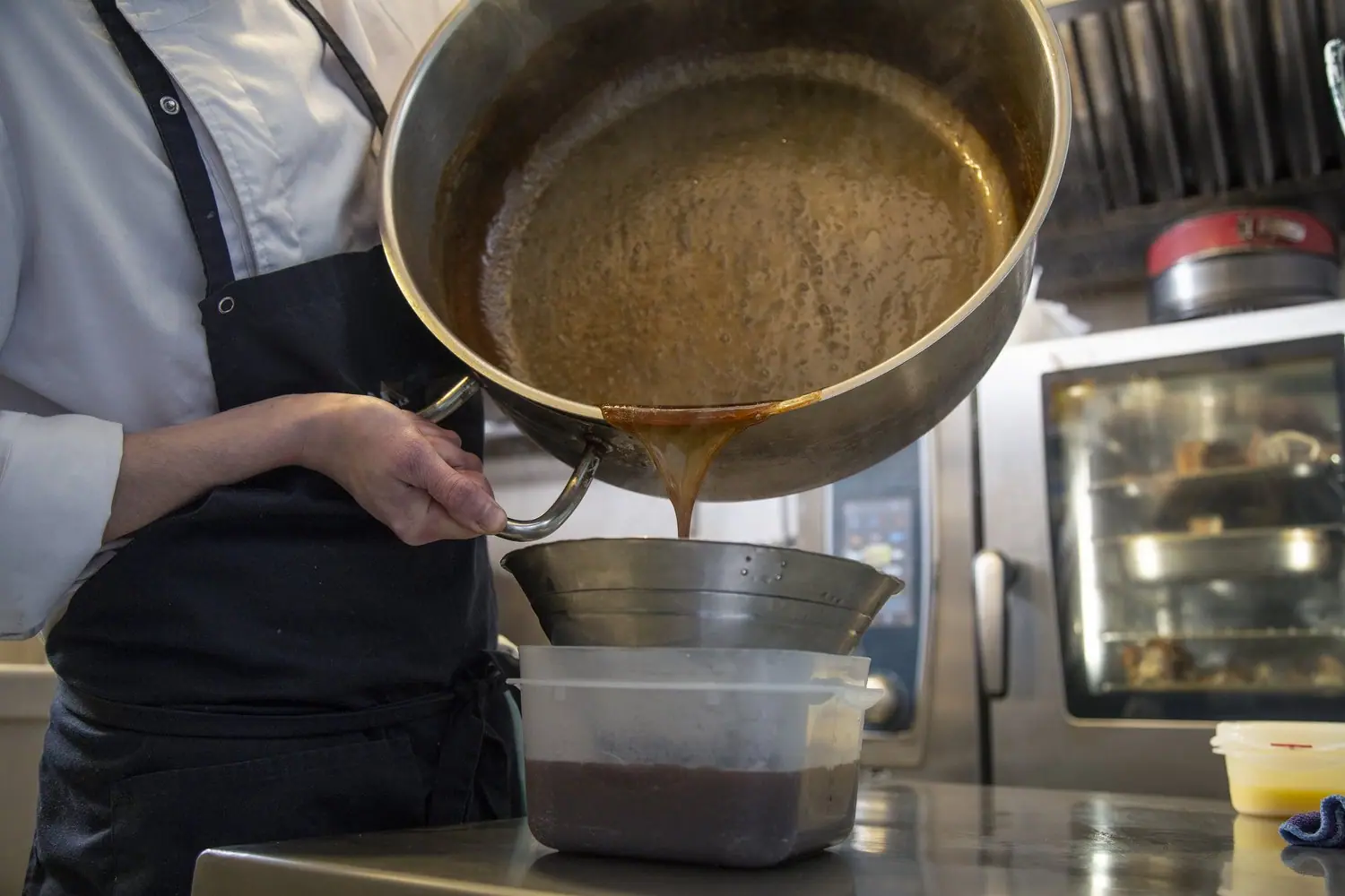 Dlaczego warto zamontować separator tłuszczu w kuchni gastronomicznej