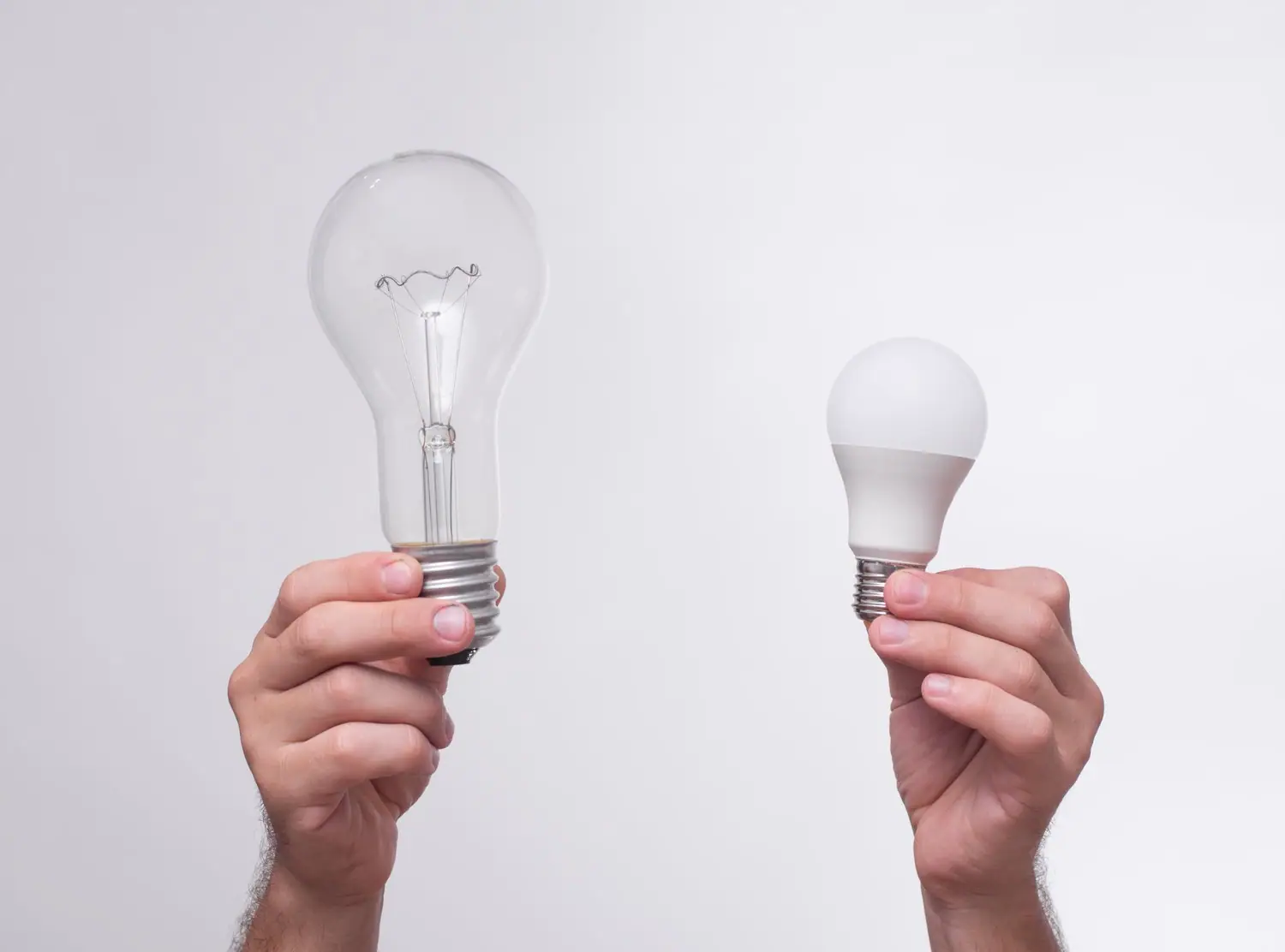 Różnice między lampami LED a halogenowymi - które są bardziej ekonomiczne