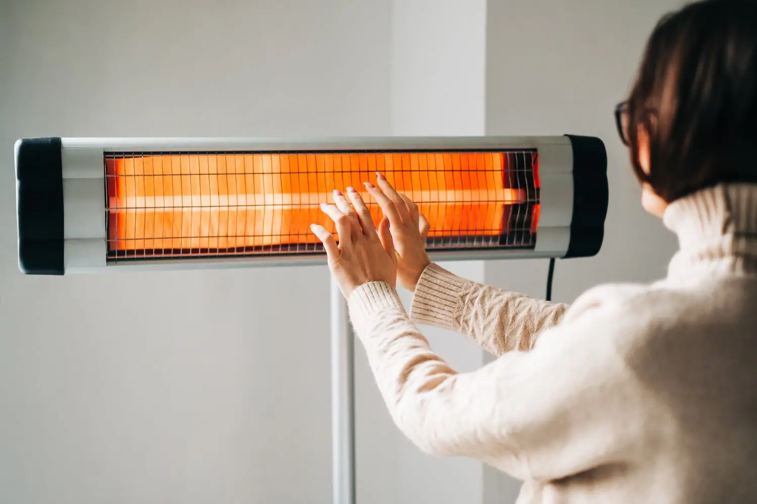 Jak bezpiecznie korzystać z elektrycznych urządzeń grzewczych zimą